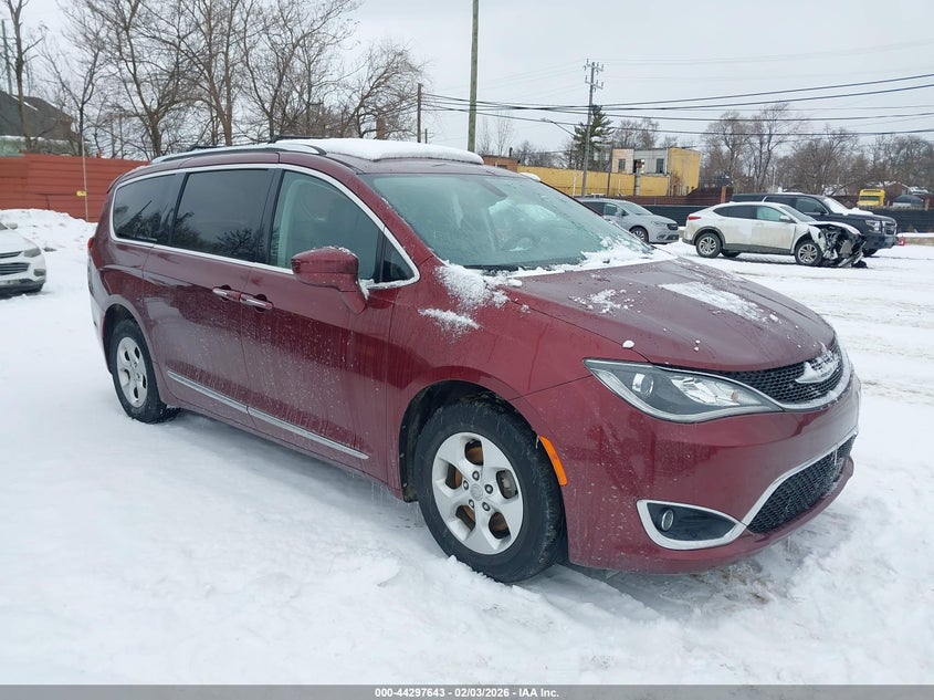 2017 Chrysler Pacifica Touring-L Plus