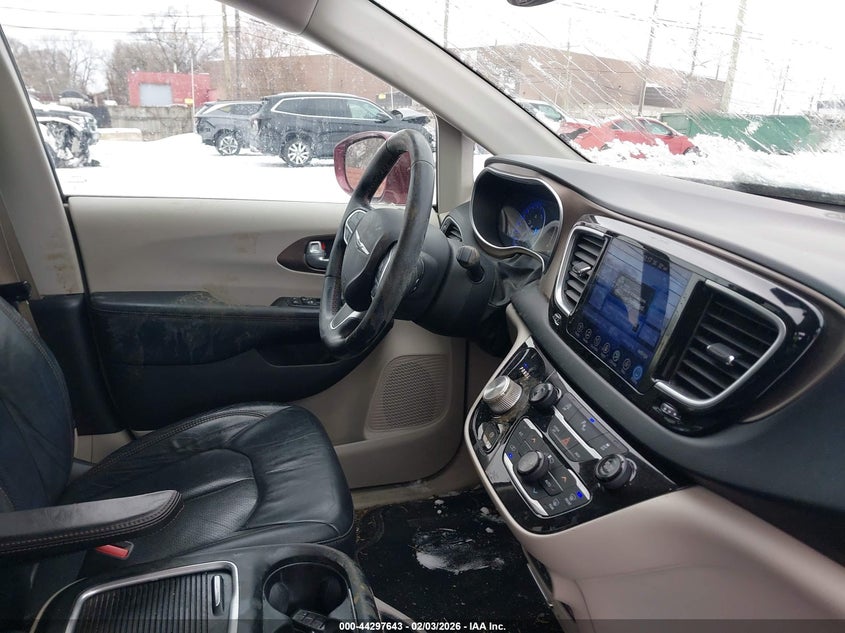 2017 Chrysler Pacifica Touring-L Plus