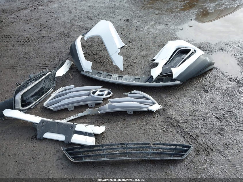 2017 Hyundai Santa Fe Sport 2.4L VIN: 5XYZTDLB8HG440492 Lot: 44297658