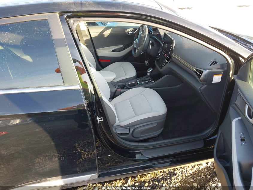 2022 Hyundai Ioniq Hybrid Se