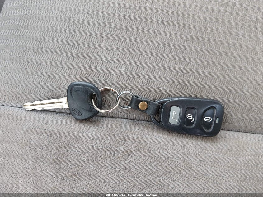 2007 Kia Rondo Lx #11
