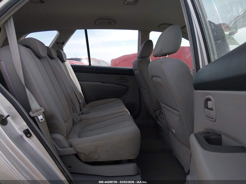 2007 Kia Rondo Lx #8