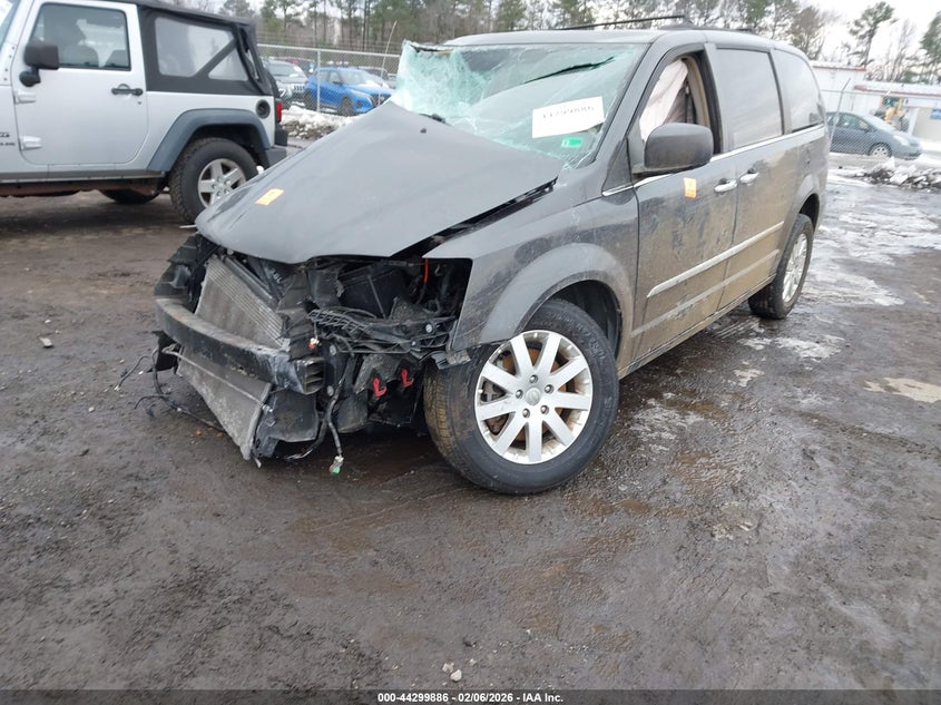 2016 Chrysler Town & Country Touring