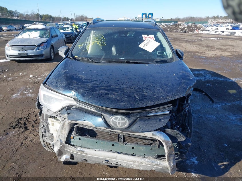 VIN JTMDFREV5JJ748229 2018 TOYOTA RAV4 LIMITED
