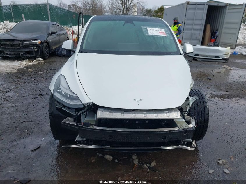 2022 Tesla Model Y Long Range Dual Motor All-Wheel Drive VIN: 7SAYGDEE2NF367505 Lot: 44300878