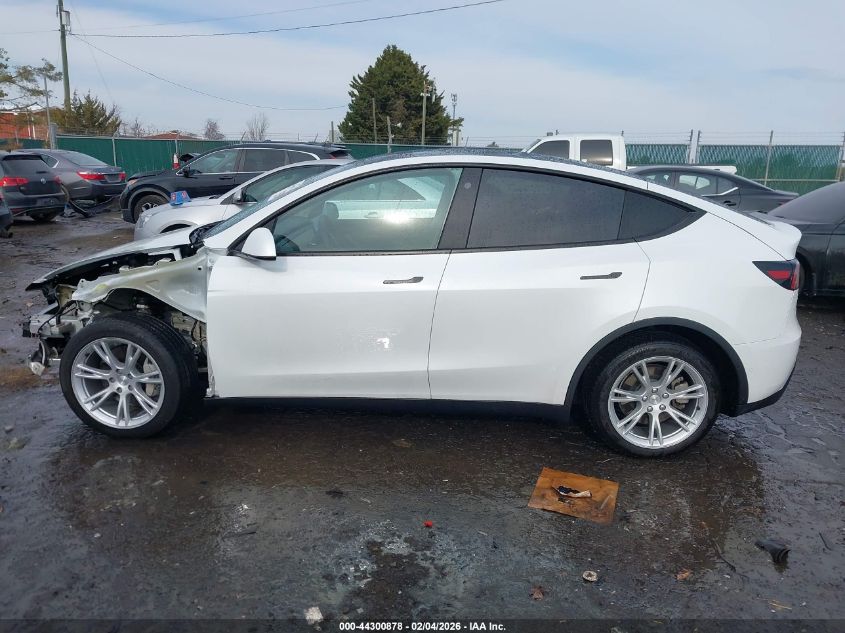 2022 Tesla Model Y Long Range Dual Motor All-Wheel Drive VIN: 7SAYGDEE2NF367505 Lot: 44300878