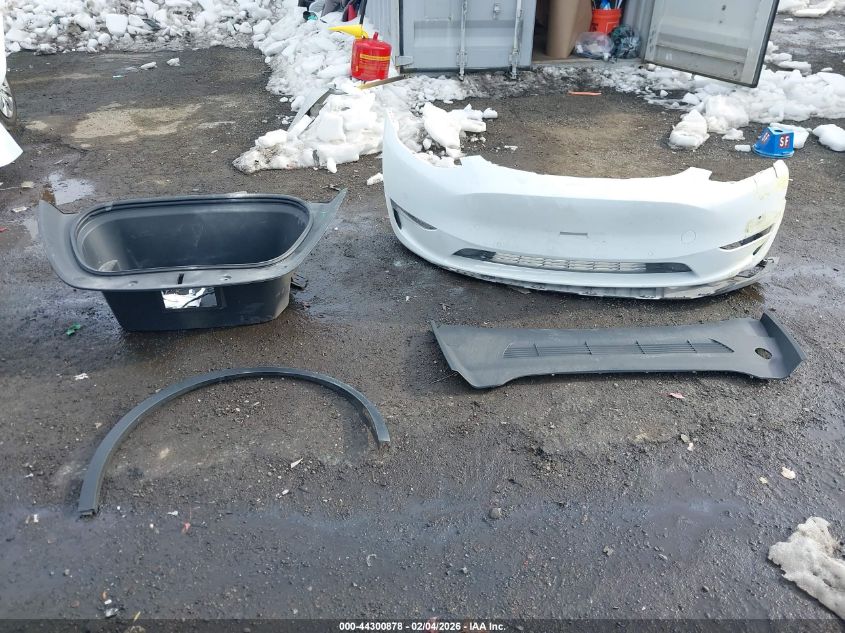 2022 Tesla Model Y Long Range Dual Motor All-Wheel Drive VIN: 7SAYGDEE2NF367505 Lot: 44300878