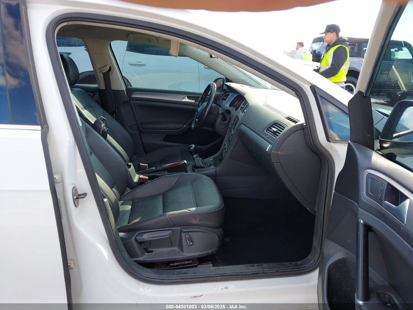 2015 Volkswagen Golf Sportwagen Tdi S 4-Door