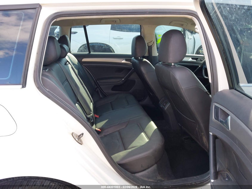 2015 Volkswagen Golf Sportwagen Tdi S 4-Door VIN: 3VWFA7AU8FM520449 Lot: 44301003