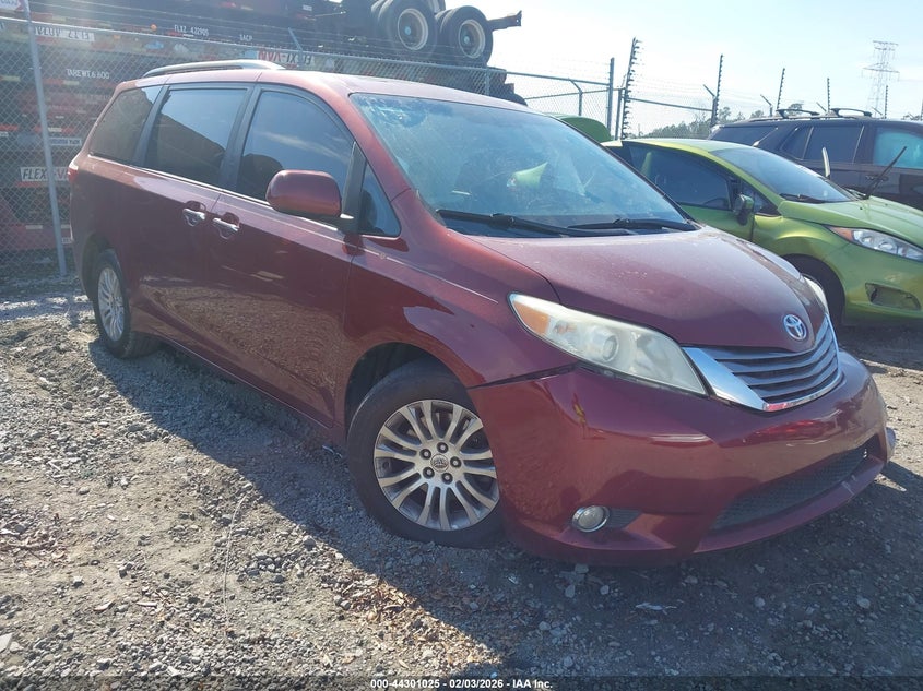 2016 Toyota Sienna Xle 8 Passenger