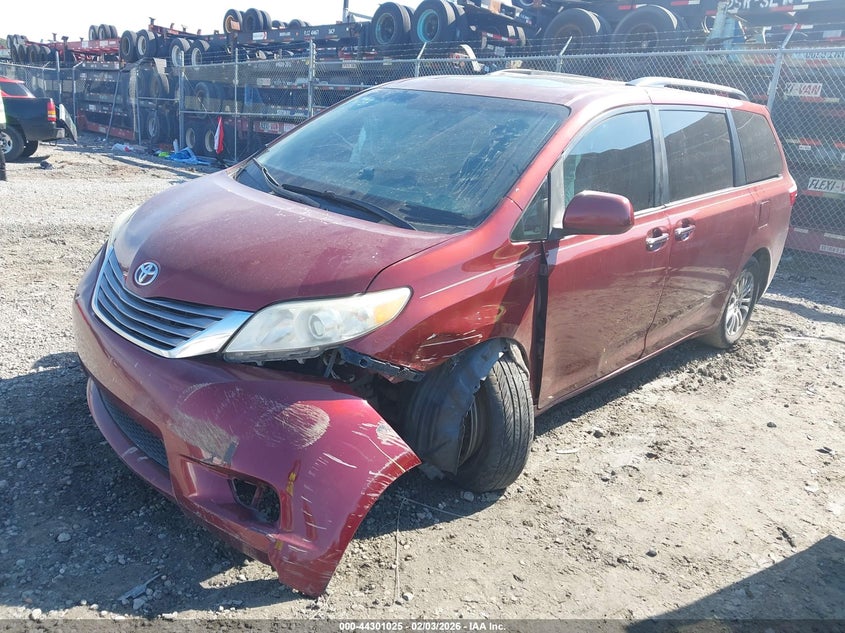 2016 Toyota Sienna Xle 8 Passenger