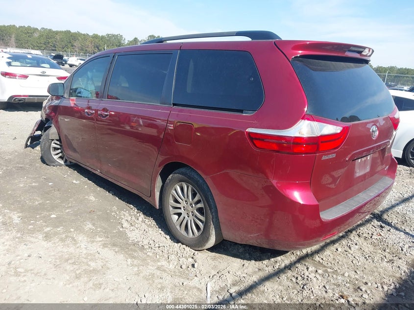 2016 Toyota Sienna Xle 8 Passenger