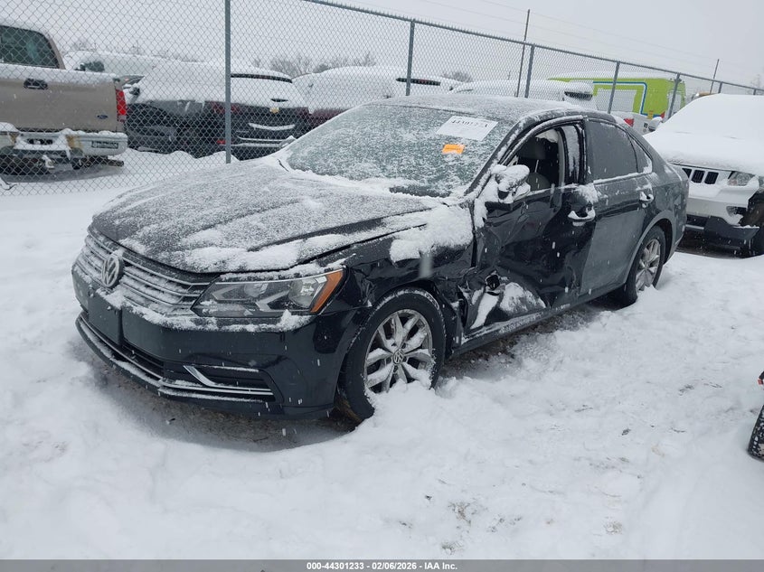 2018 Volkswagen Passat 2.0T R-Line/2.0T S