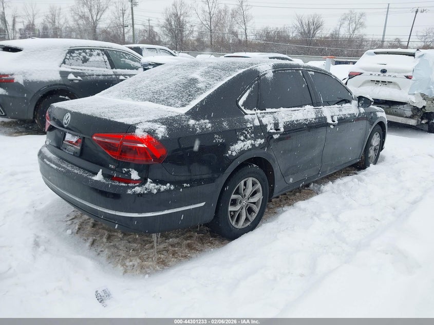 2018 Volkswagen Passat 2.0T R-Line/2.0T S