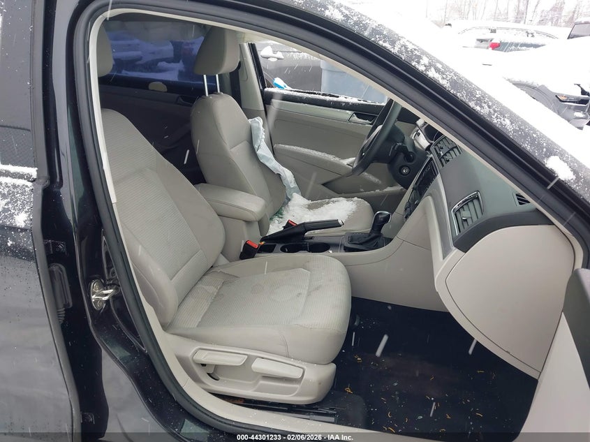 2018 Volkswagen Passat 2.0T R-Line/2.0T S