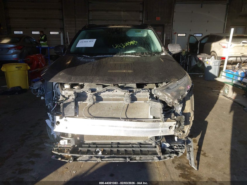 VIN 2T3A1RFV2NW306435 2022 TOYOTA RAV4 XLE PREMIUM
