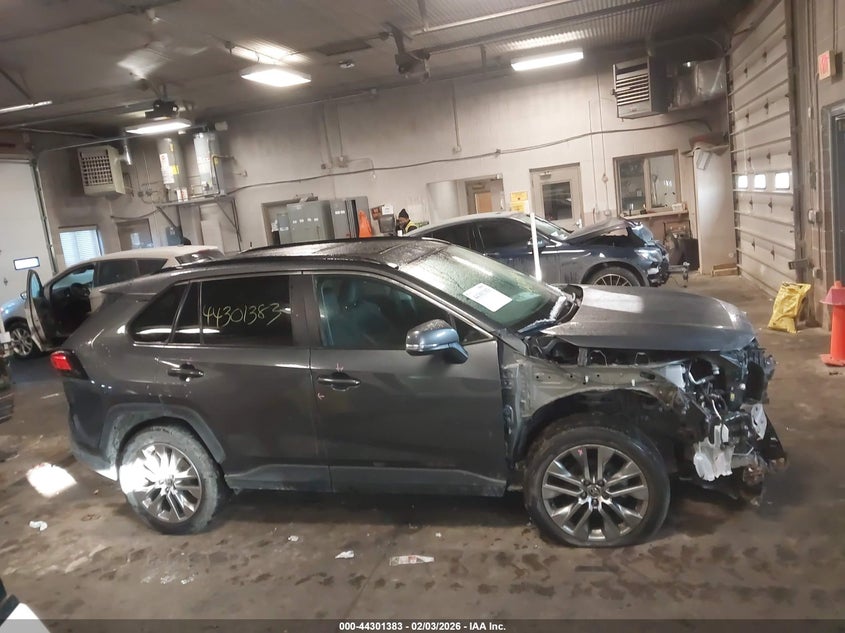 VIN 2T3A1RFV2NW306435 2022 TOYOTA RAV4 XLE PREMIUM