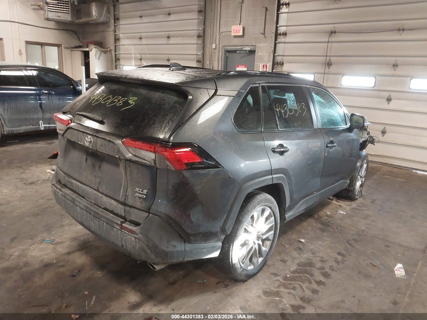 VIN 2T3A1RFV2NW306435 2022 TOYOTA RAV4 XLE PREMIUM
