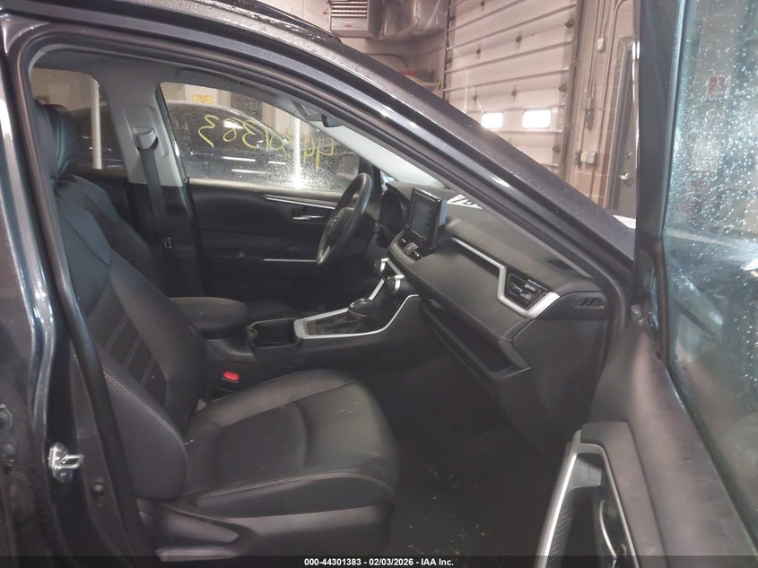 VIN 2T3A1RFV2NW306435 2022 TOYOTA RAV4 XLE PREMIUM