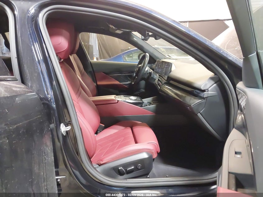 2025 BMW 540I xDrive