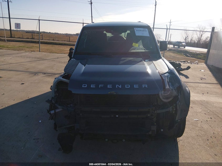 2025 Land Rover Defender 110 P300 VIN: SALEJ7EX4S2448971 Lot: 44301844
