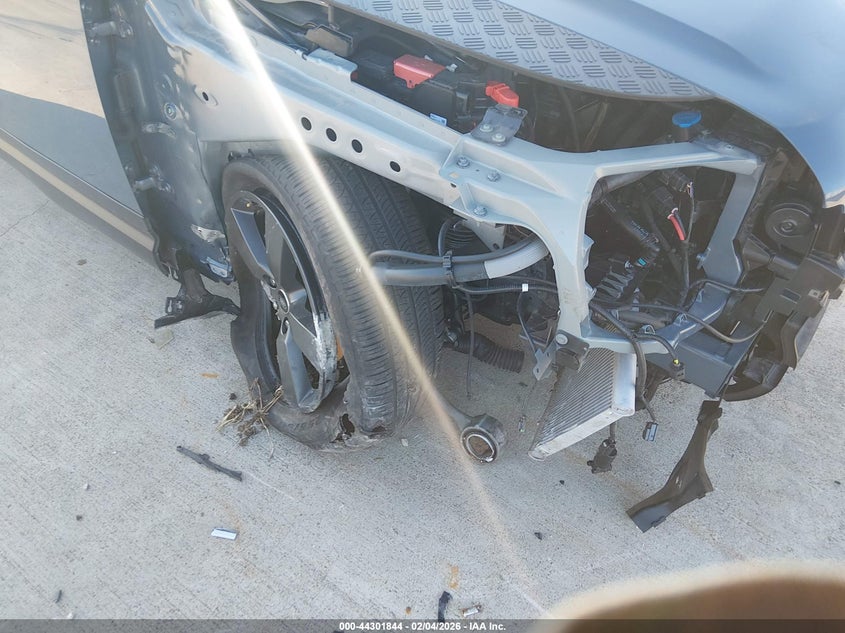 2025 Land Rover Defender 110 P300 VIN: SALEJ7EX4S2448971 Lot: 44301844