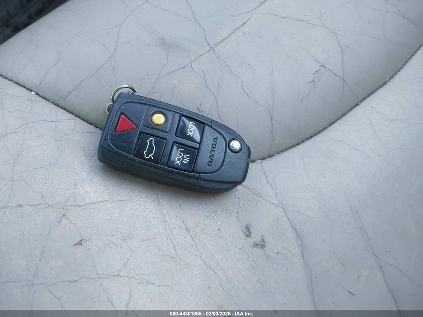 2005 Volvo V70 2.4 VIN: YV1SW640852505858 Lot: 44301865