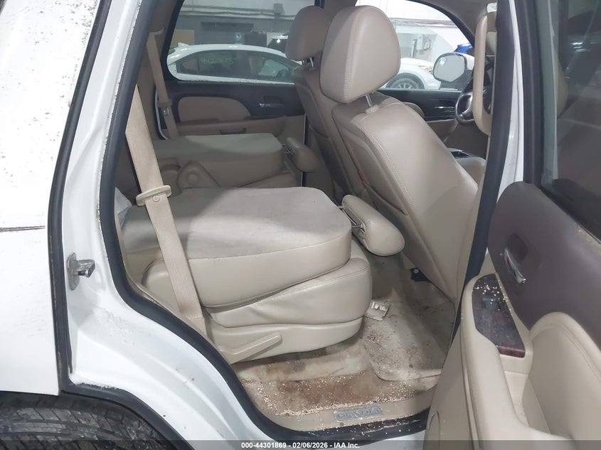 2008 GMC Yukon Denali VIN: 1GKFK63878J236051 Lot: 44301869