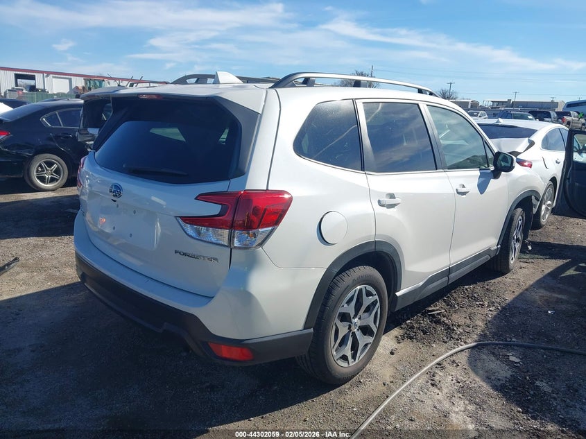 2022 Subaru Forester Premium