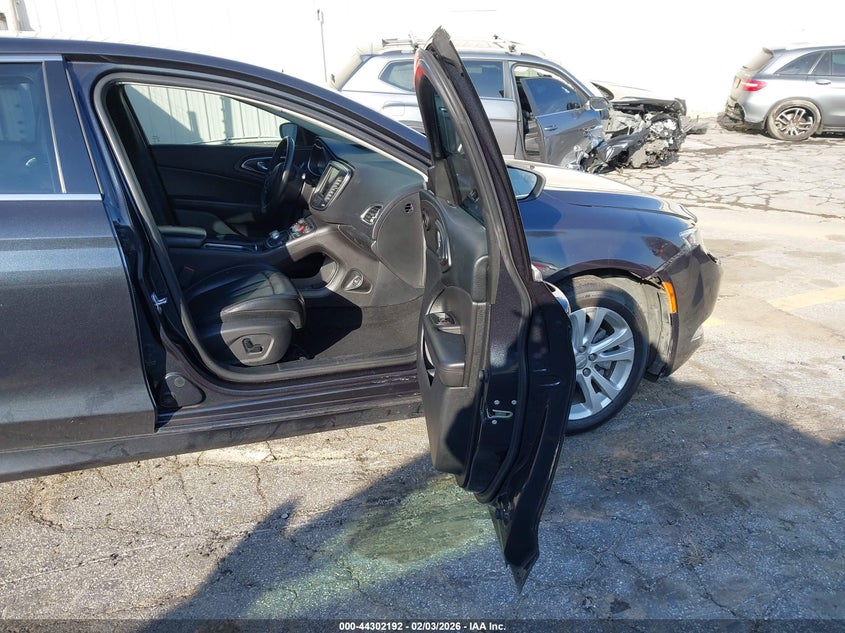 2017 Chrysler 200 Limited Platinum