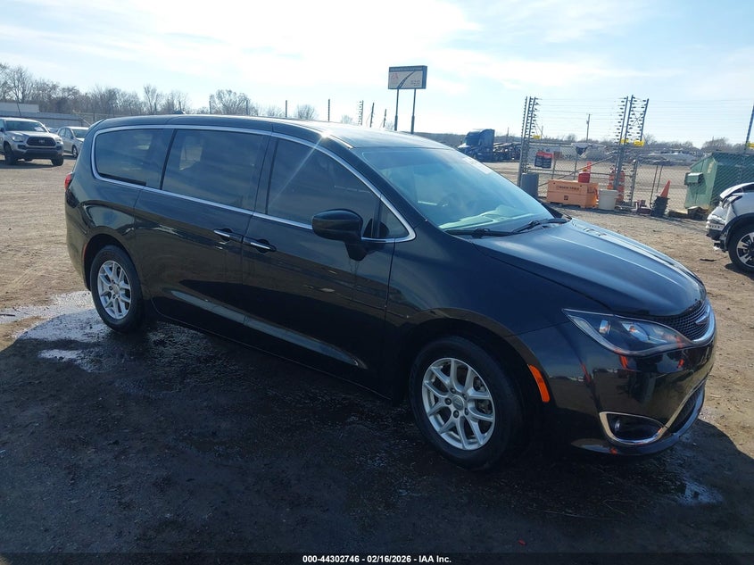 2017 Chrysler Pacifica Touring Plus