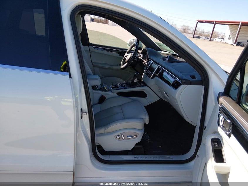 2016 Porsche Macan Turbo