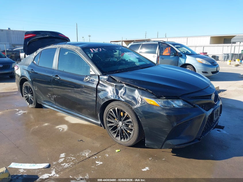 2020 Toyota Camry Se Nightshade Edition