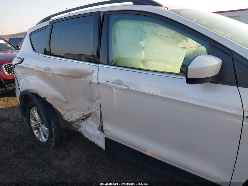 2018 Ford Escape Se VIN: 1FMCU9GD0JUB11653 Lot: 44303621