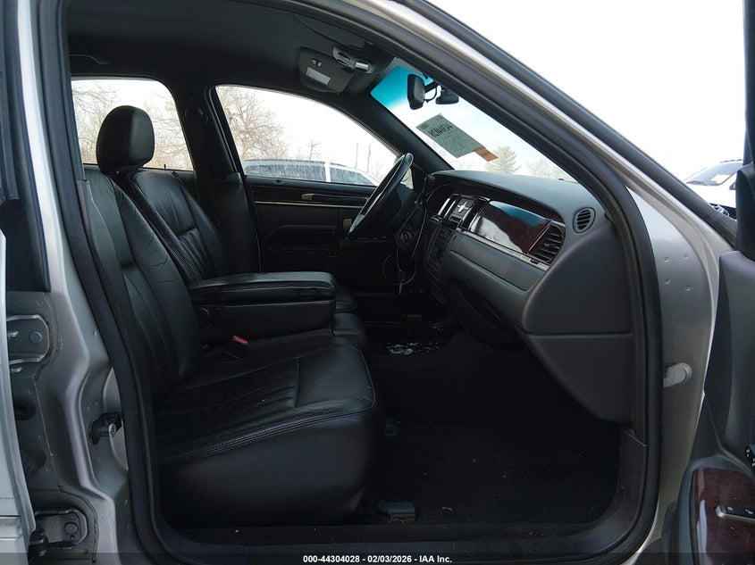 2006 Lincoln Town Car Signature