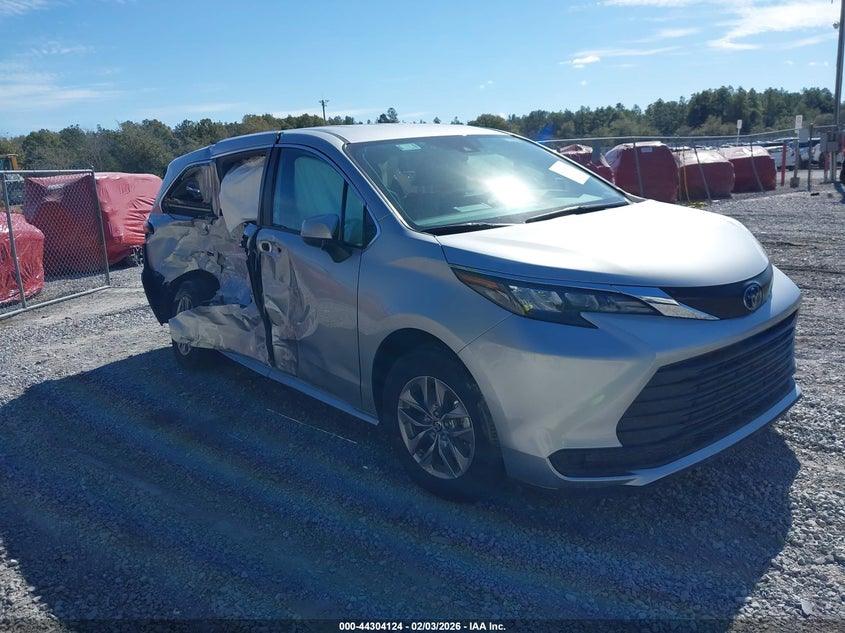 2025 Toyota Sienna Le