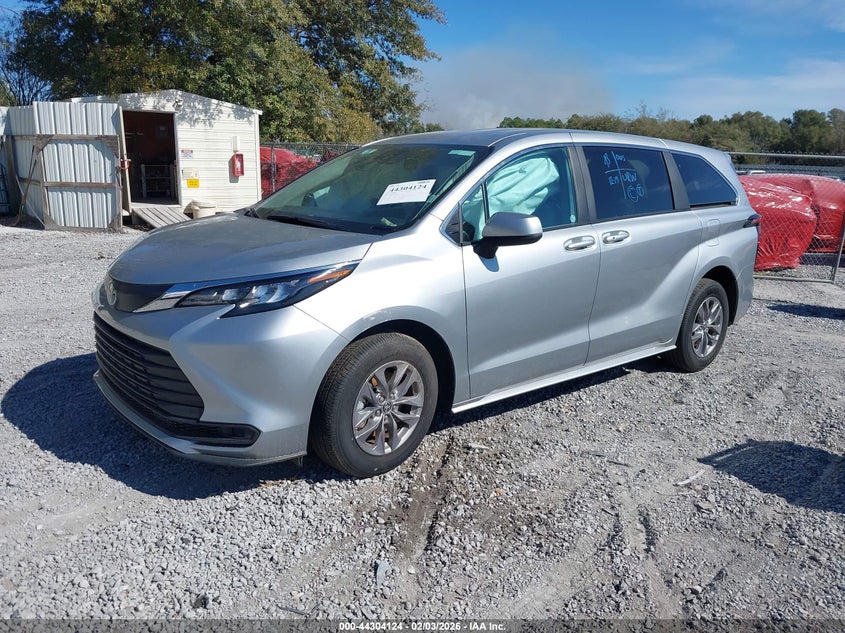 2025 Toyota Sienna Le