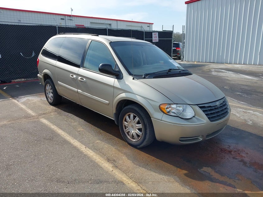 2005 Chrysler Town & Country Touring