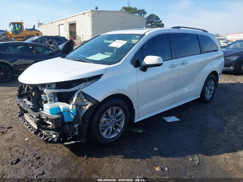 2022 Toyota Sienna Xle