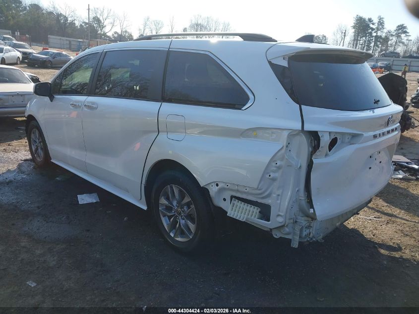 2022 Toyota Sienna Xle