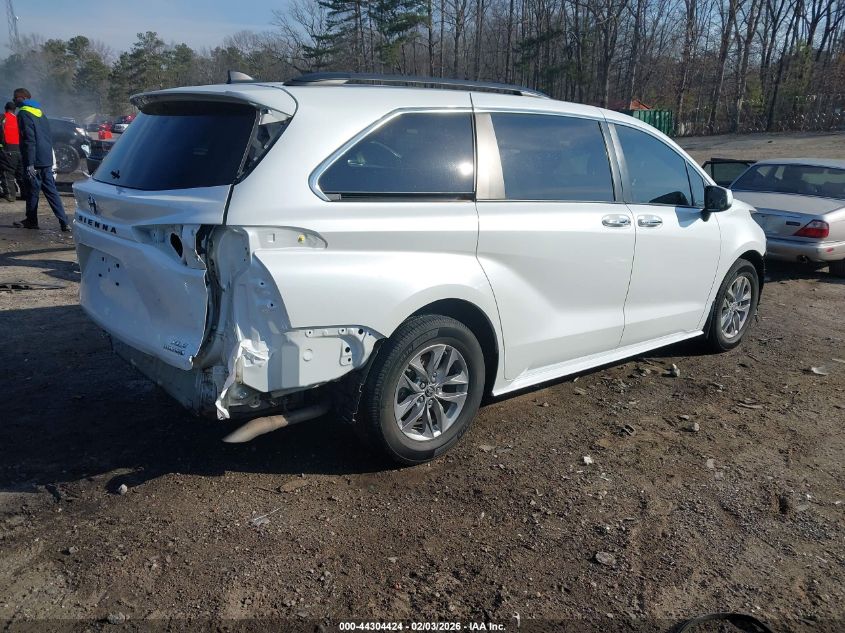 2022 Toyota Sienna Xle