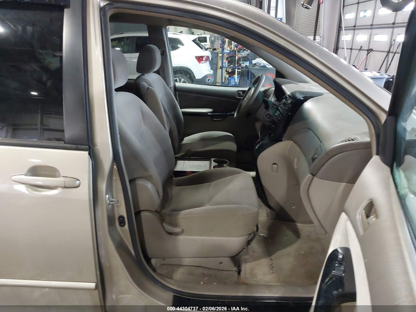 2005 Toyota Sienna Le