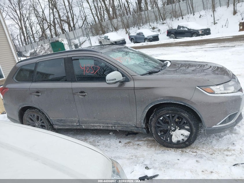 2018 Mitsubishi Outlander 2.4 Le brown Lot 111044304857 Vin JA4AD3A36JZ028010