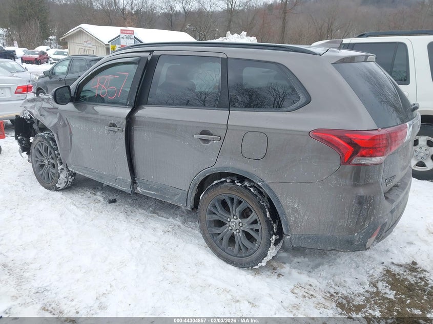 2018 Mitsubishi Outlander 2.4 Le brown Lot 111044304857 Vin JA4AD3A36JZ028010