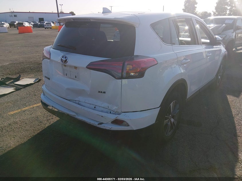 VIN JTMWFREV7JJ211550 2018 TOYOTA RAV4 XLE