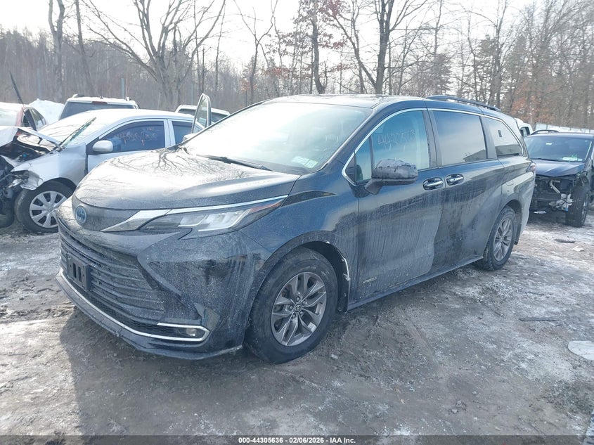 2021 Toyota Sienna Xle