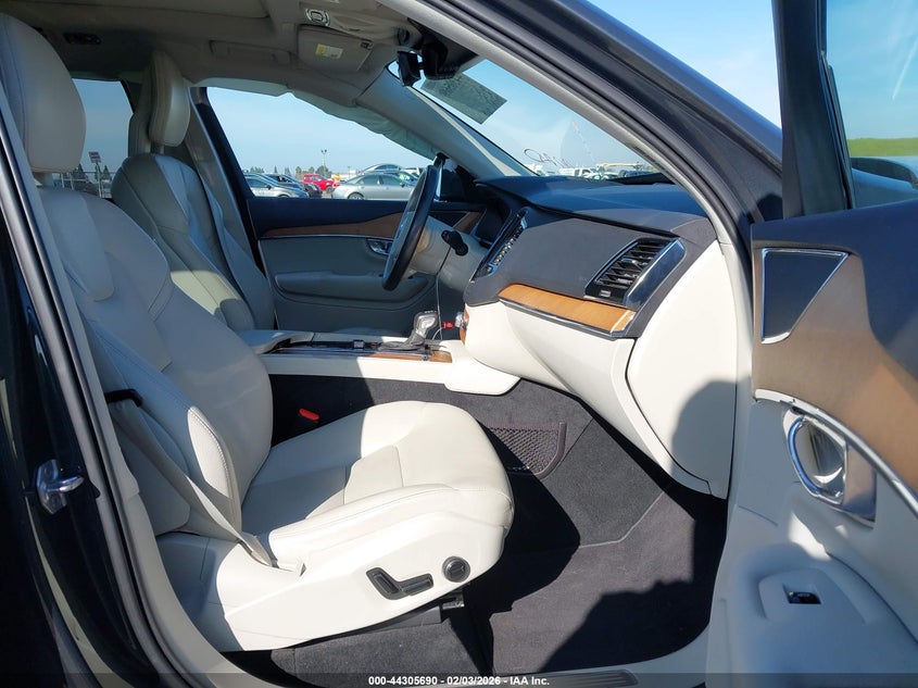 2021 Volvo Xc90 T5 Momentum 7 Passenger