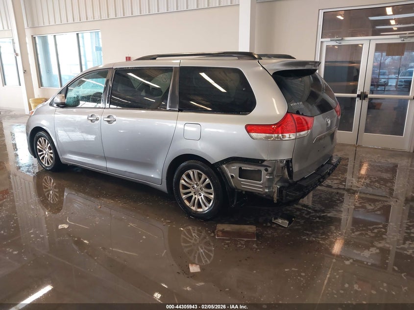 2013 Toyota Sienna Xle V6 8 Passenger