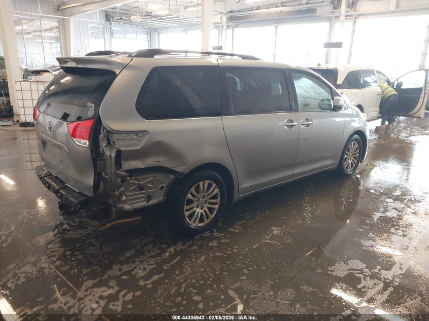2013 Toyota Sienna Xle V6 8 Passenger