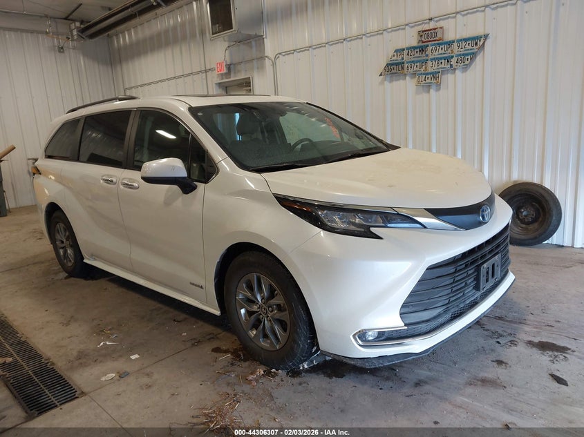 2021 Toyota Sienna Xle